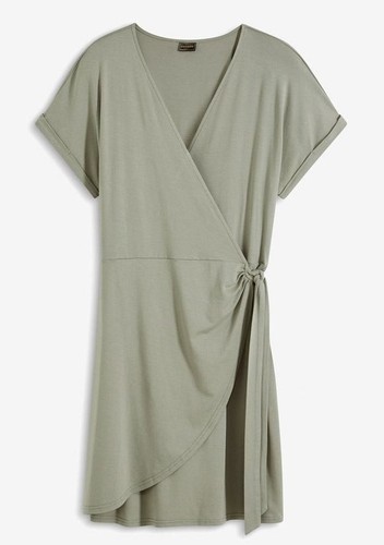 Wickelkleid mit tiefem