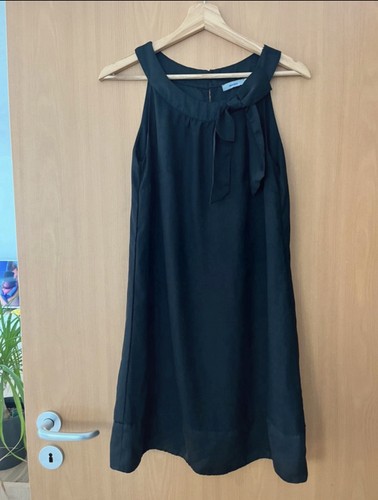 Schlichtes schwarzes kleid - schwarzes,